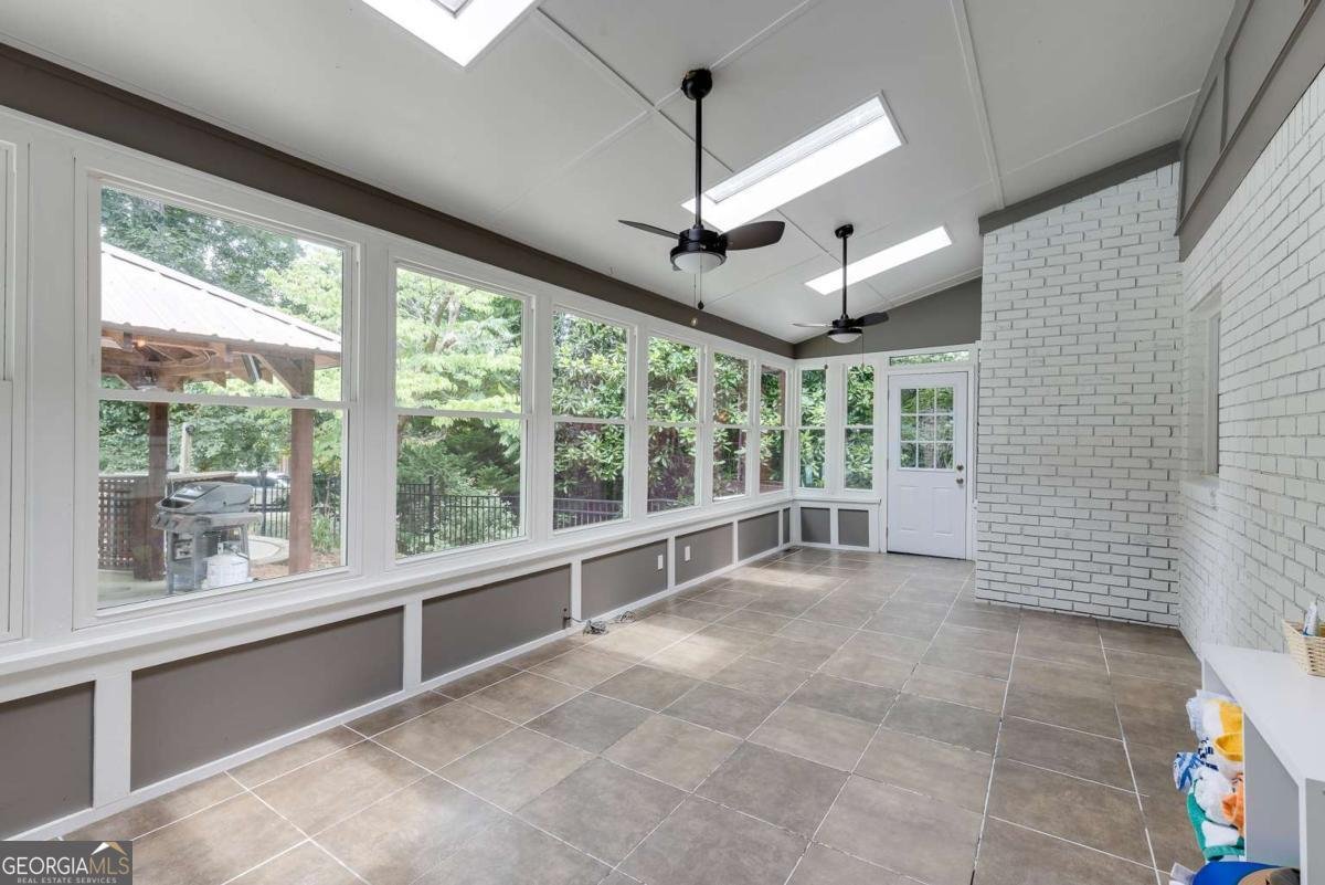 7765 Dunvegan Close Atlanta - 30