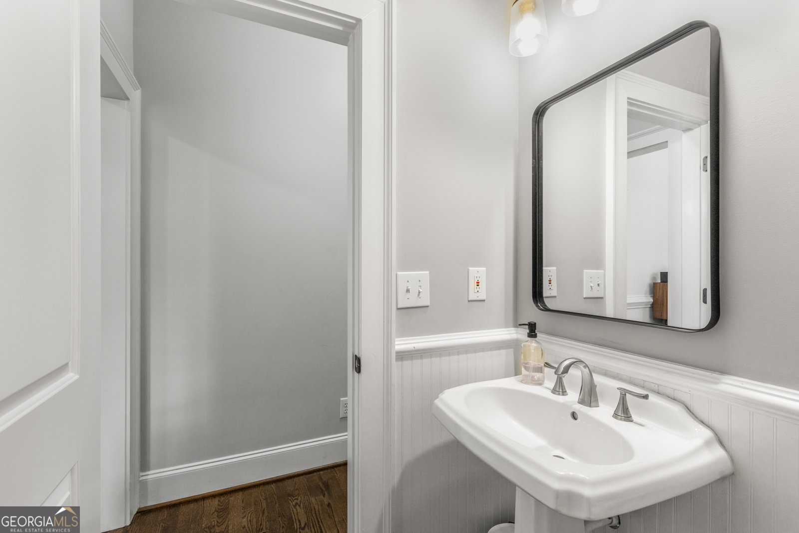 1558 Ridenour Parkway Kennesaw - 23