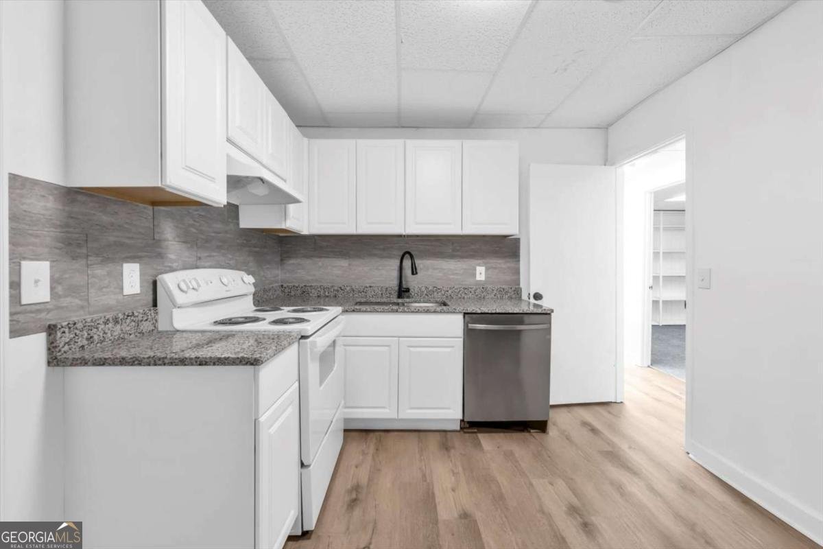296 Grist Mill Lane Lawrenceville - 32