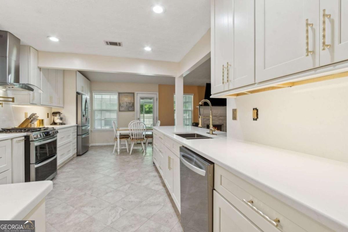 4060 Crescent Walk Lane Suwanee - 1