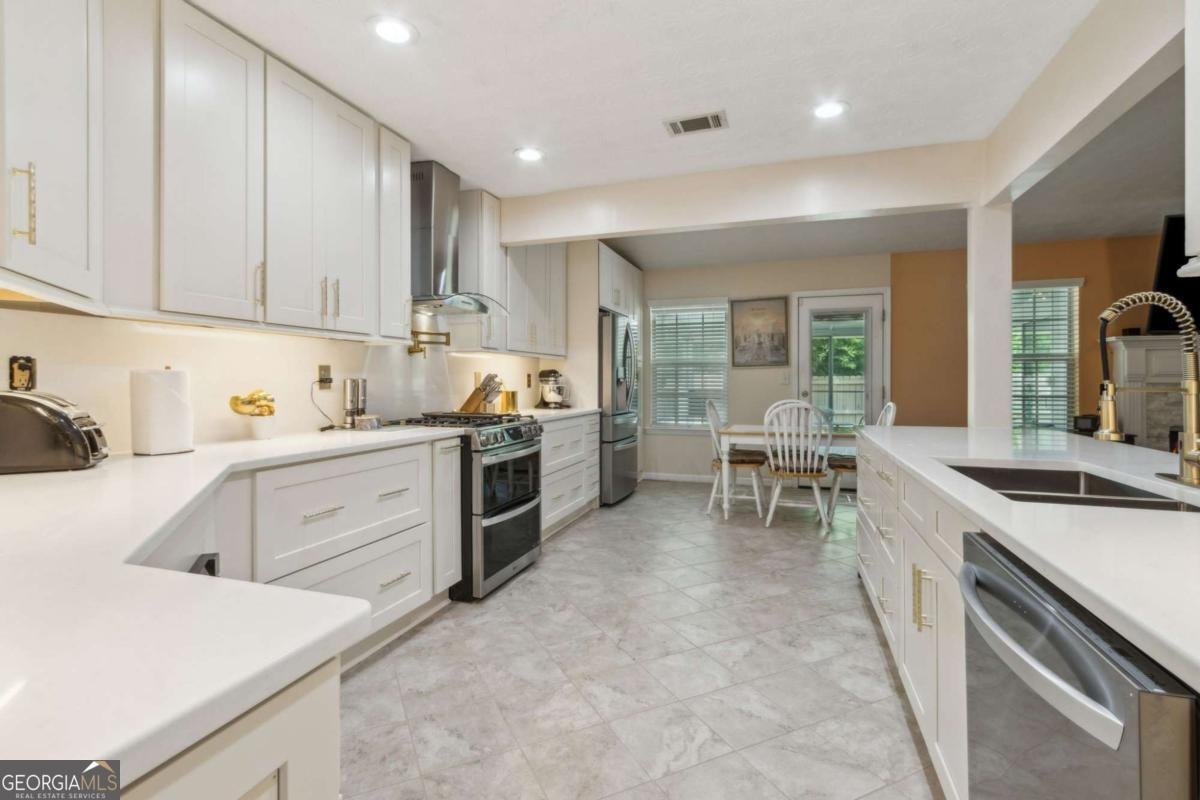 4060 Crescent Walk Lane Suwanee - 2