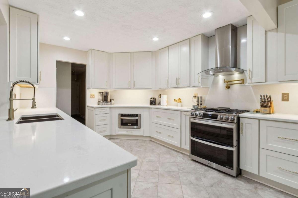 4060 Crescent Walk Lane Suwanee - 4