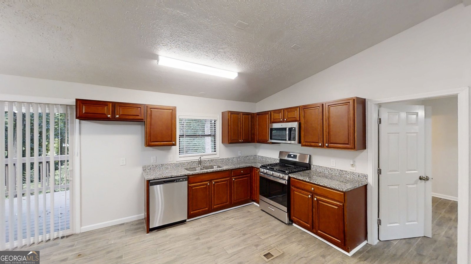 721 The Trace Lithonia - 5