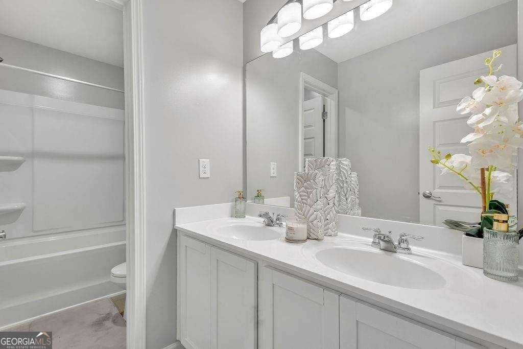 8033 Louis Drive Locust Grove - 29
