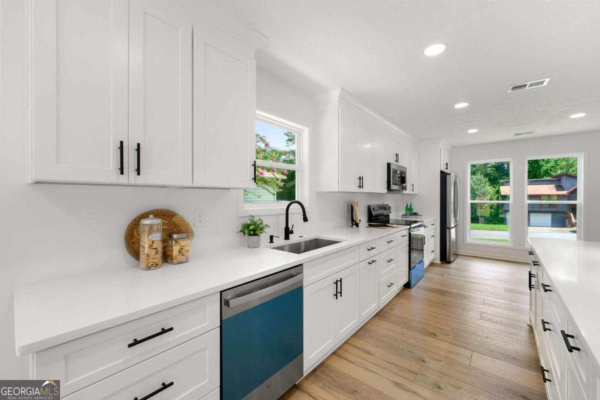 910 Lake Haven Court Roswell - 11