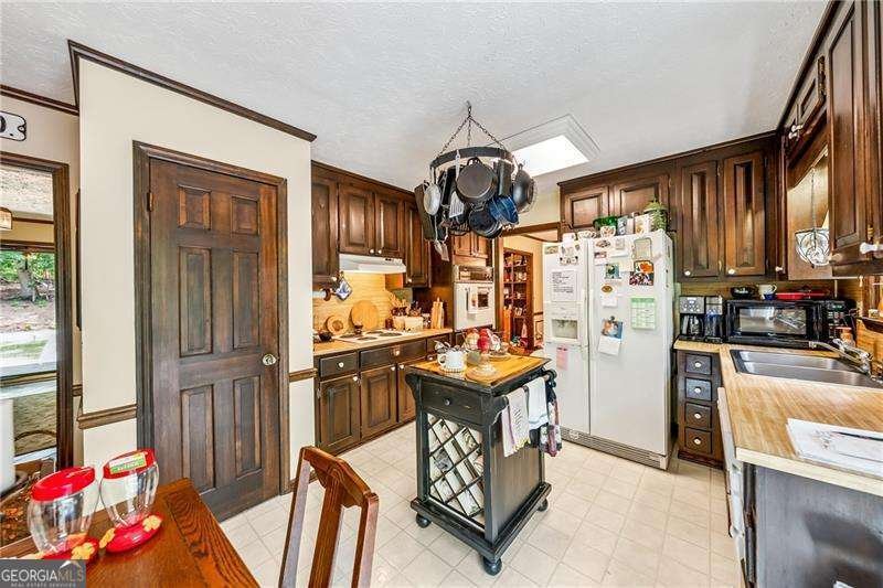 315 Rhine Road White - 10