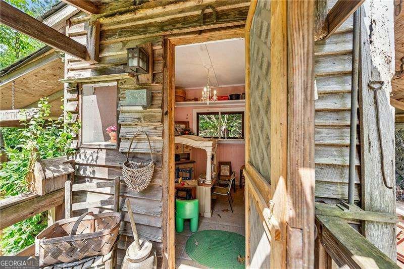 315 Rhine Road White - 38