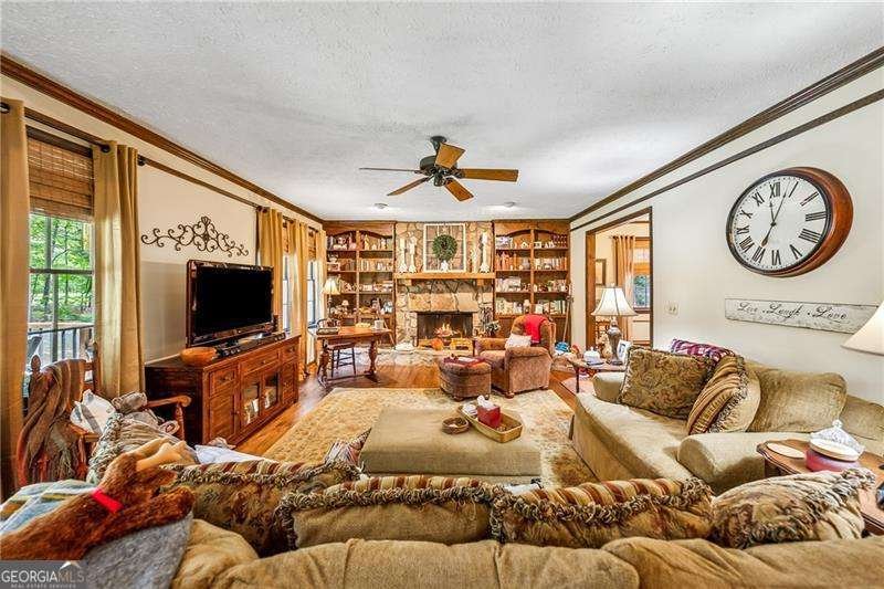 315 Rhine Road White - 7