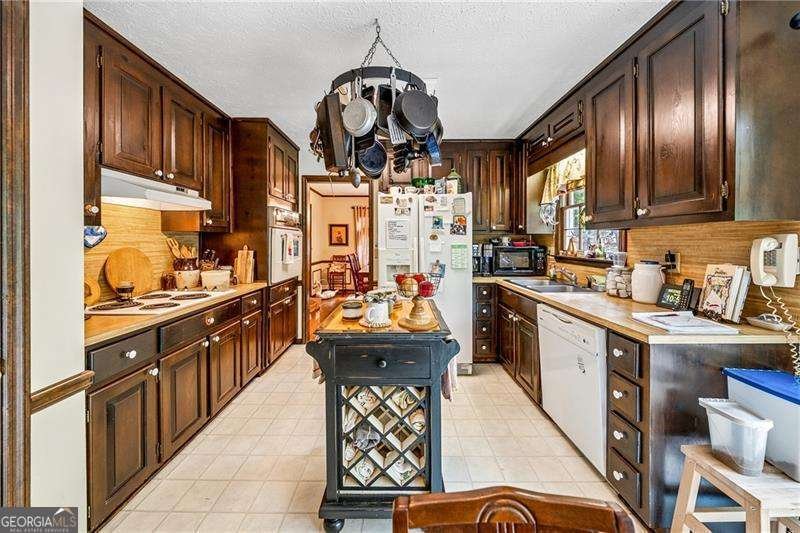 315 Rhine Road White - 8