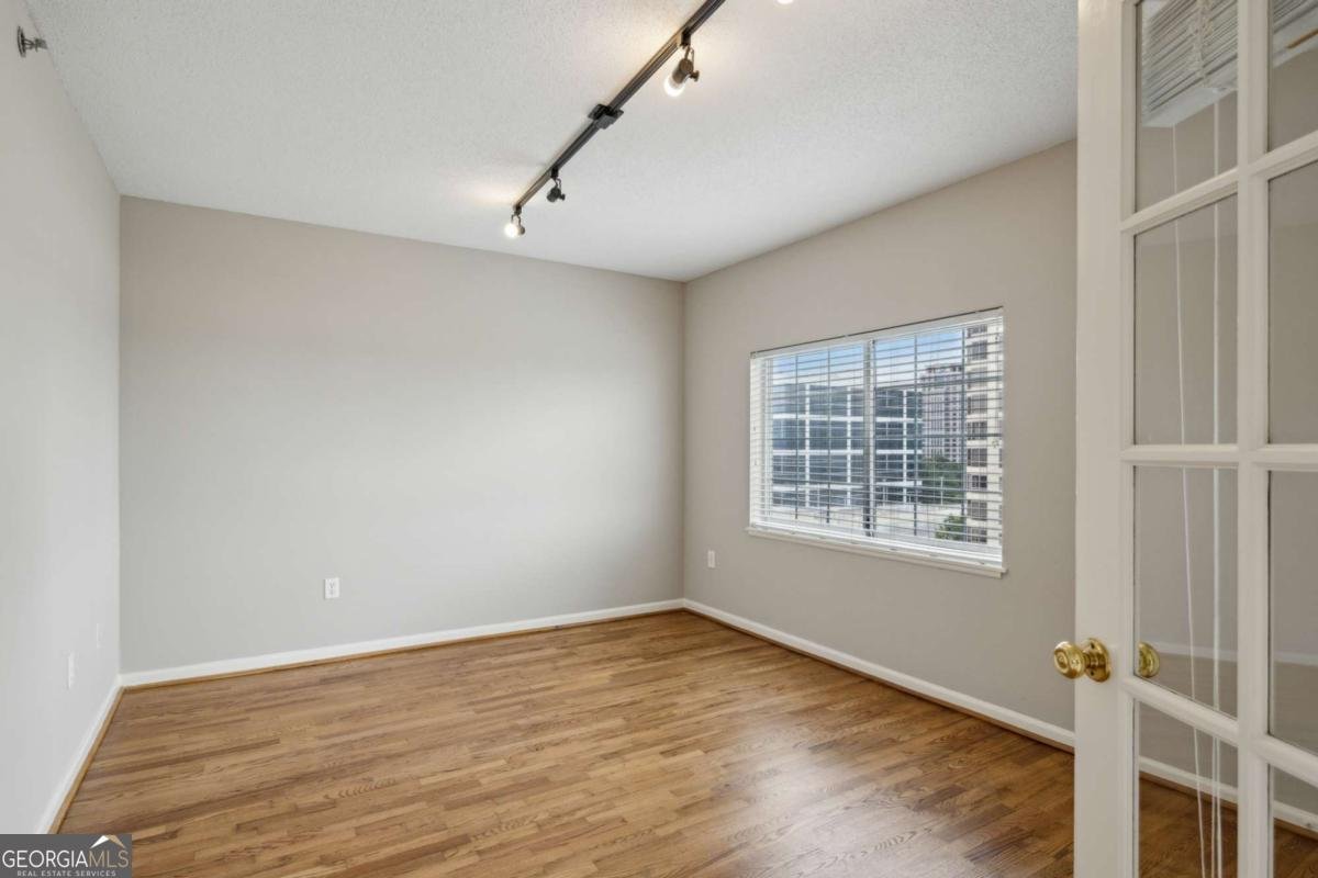 3435 Kingsboro Road Atlanta - 21