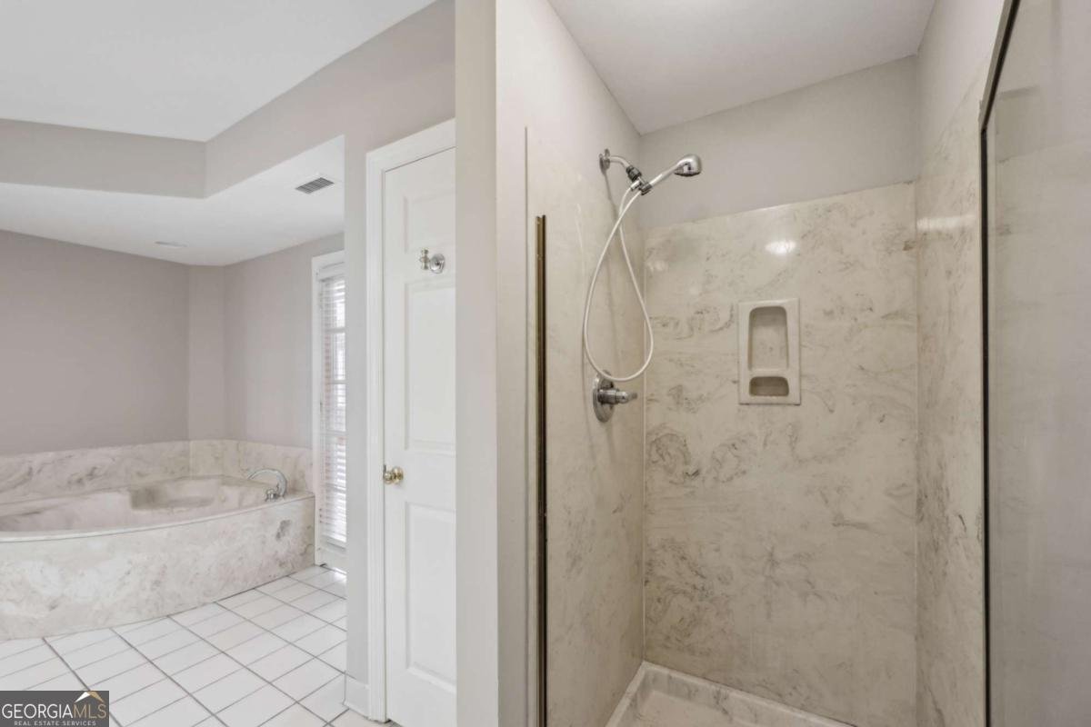 3435 Kingsboro Road Atlanta - 7
