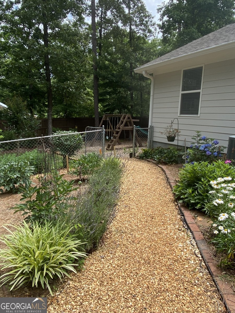 301 McCartan Trail Clarkesville - 24