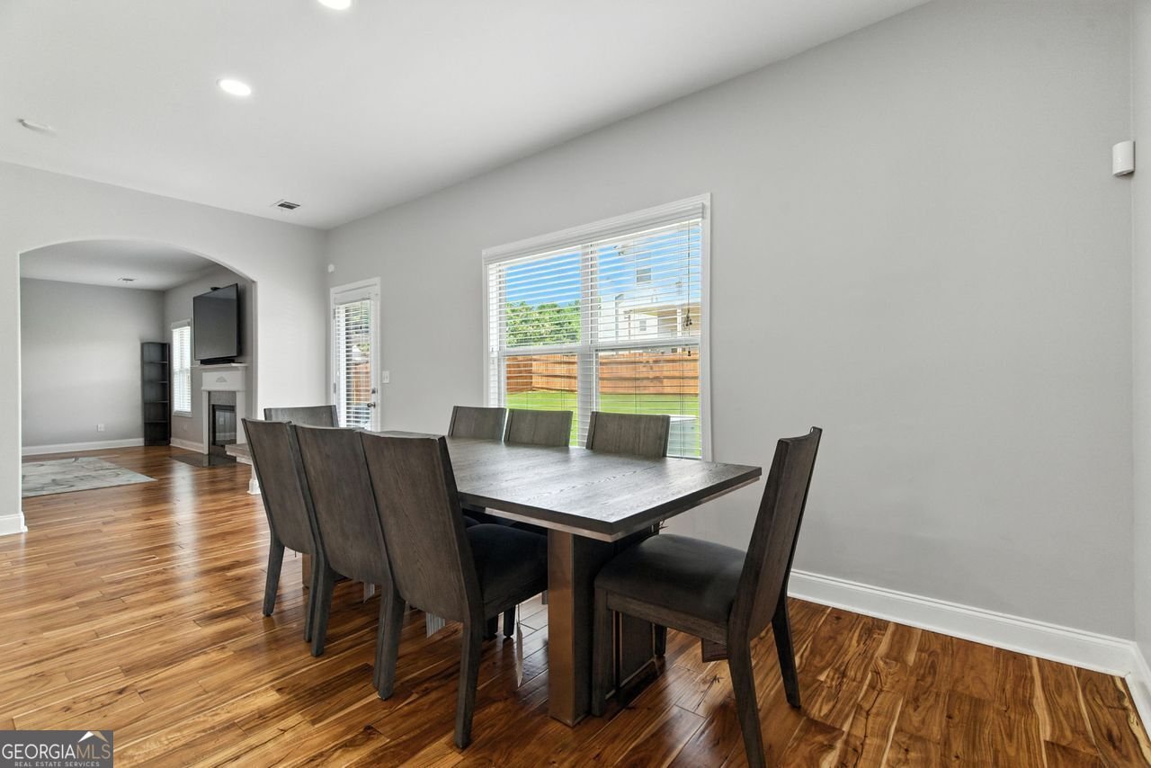 3831 LAKE HAVEN Way Atlanta - 23