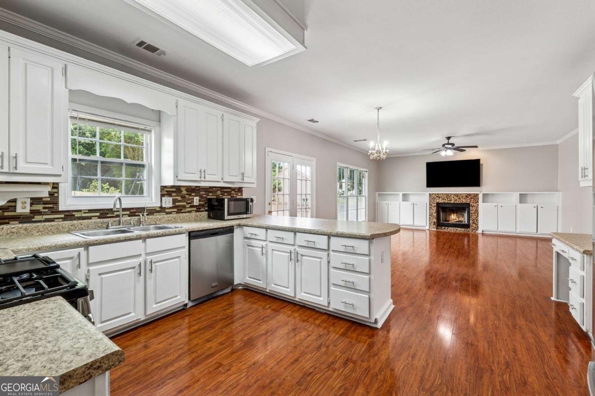 1093 Forest View Lane Lilburn - 8