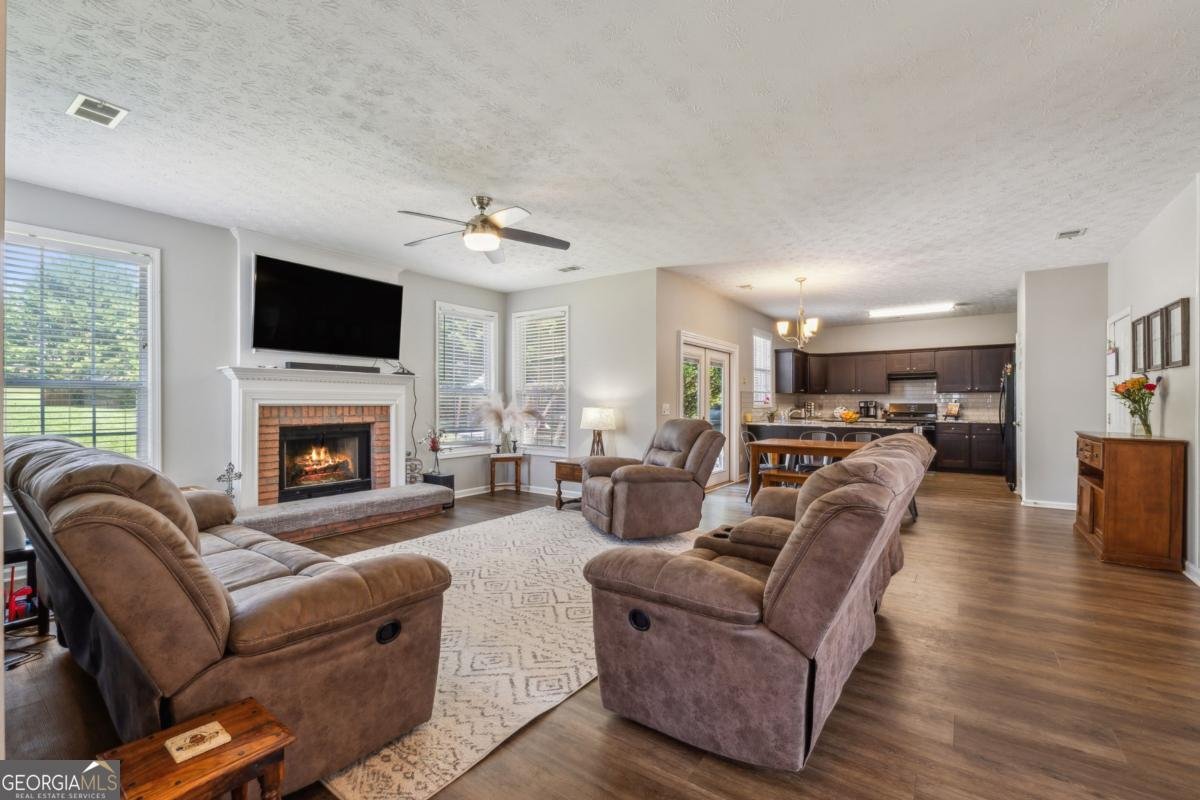 7325 Valance Lane Cumming - 11