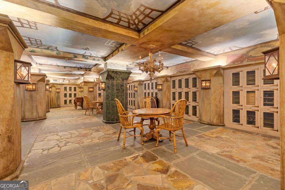 2660 Peachtree Road Atlanta - 60