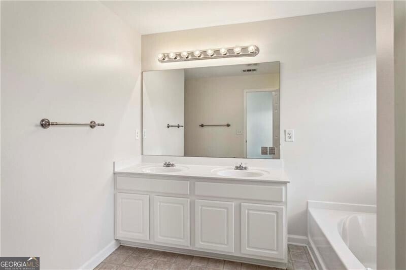 3537 Chattahoochee Summit Lane Atlanta - 28