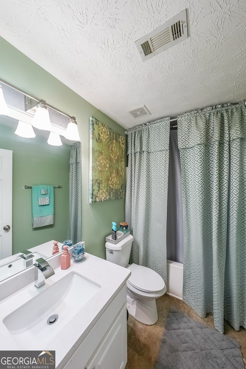 2051 Vintage Oaks Drive Loganville - 30