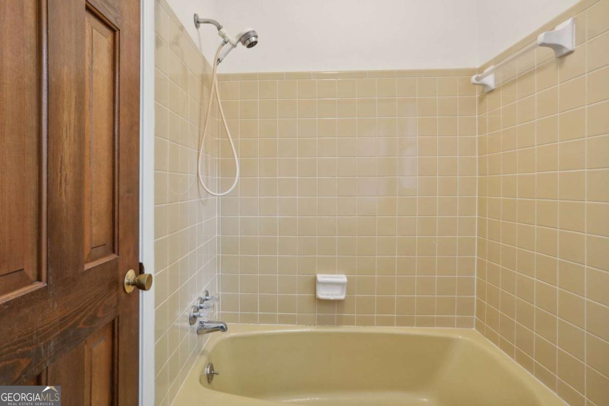 5622 Williamsburg Drive Norcross - 11