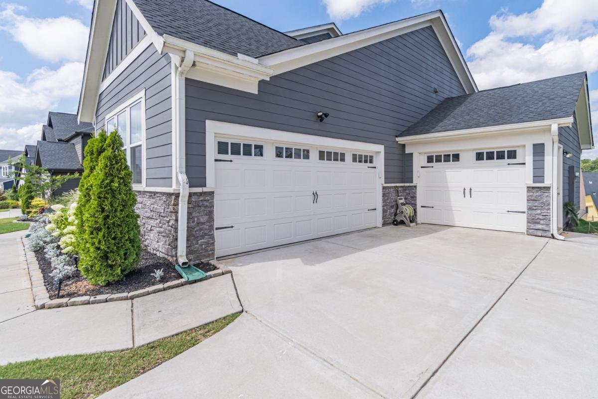909 Michigan Circle Hoschton - 2