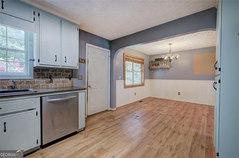 95 GREATWOOD Drive White - 11
