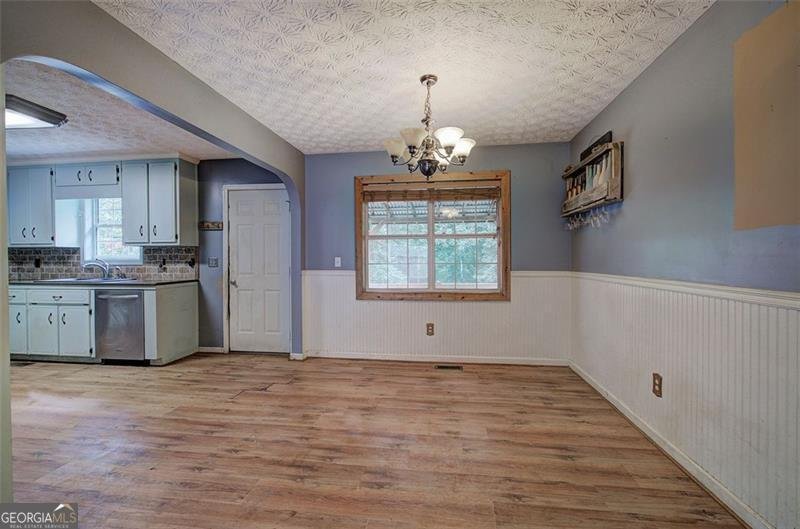 95 GREATWOOD Drive White - 12