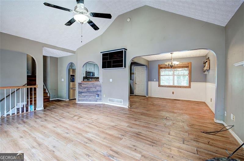 95 GREATWOOD Drive White - 13