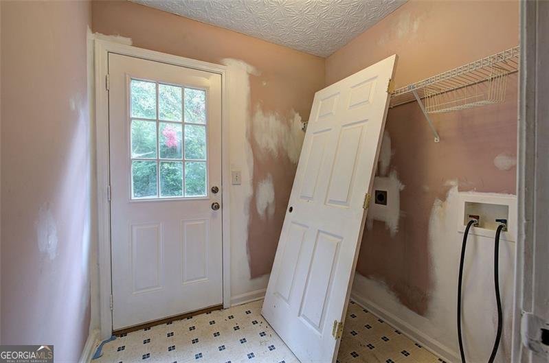 95 GREATWOOD Drive White - 28