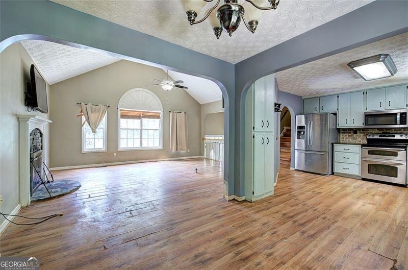 95 GREATWOOD Drive White - 6