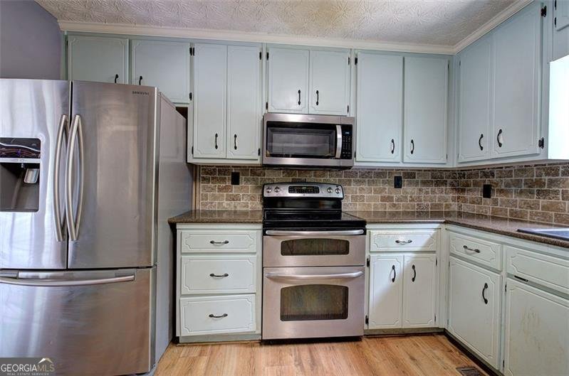 95 GREATWOOD Drive White - 8