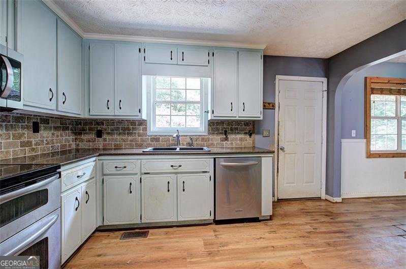 95 GREATWOOD Drive White - 9