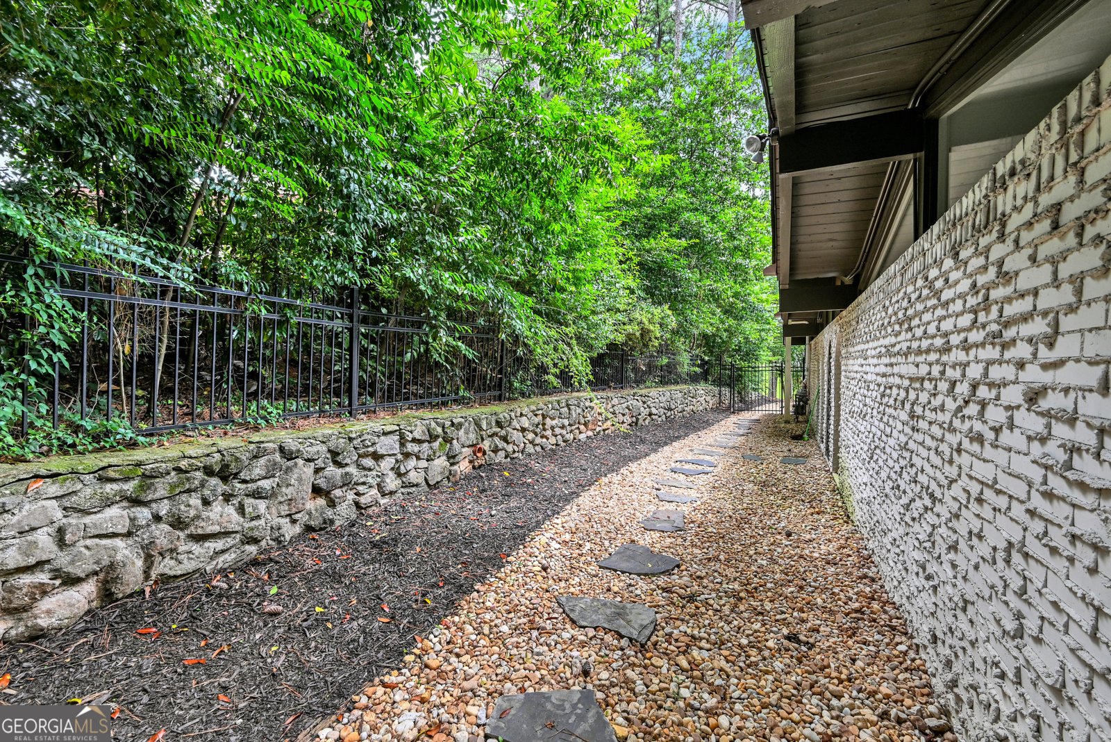 2042 Amberwood Way Atlanta - 27