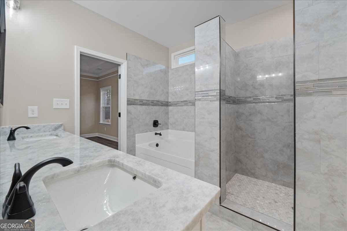208 Eric Court Byron - 14