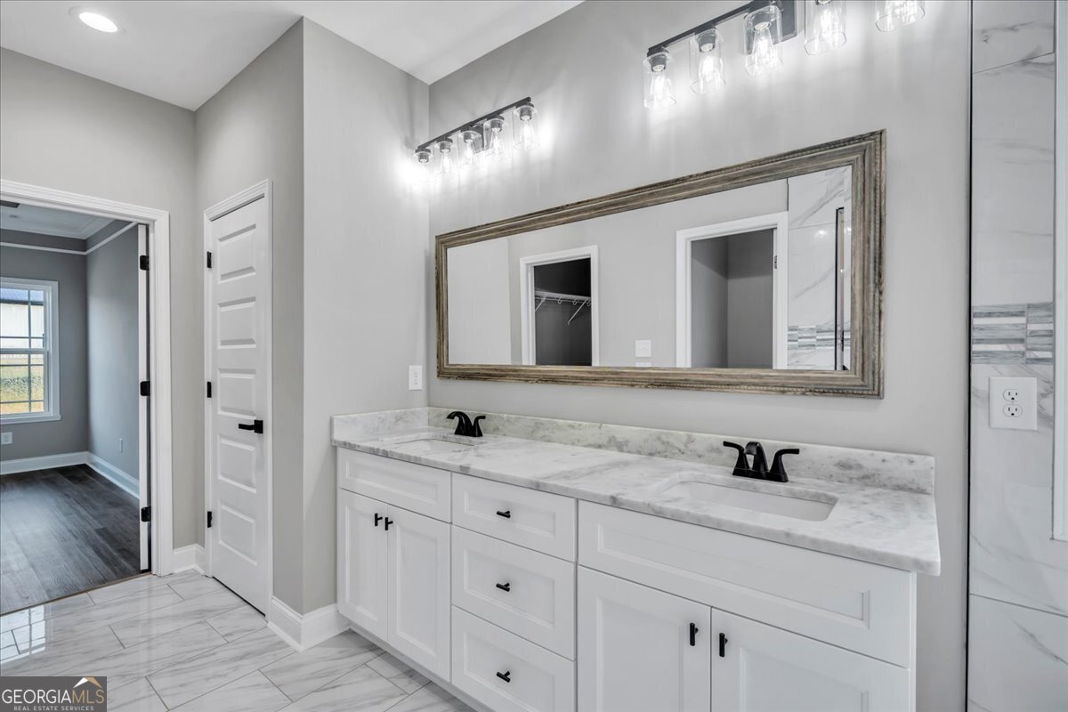 208 Eric Court Byron - Photo 38