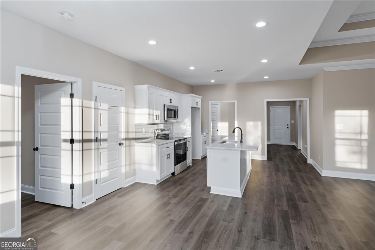208 Eric Court Byron - 7
