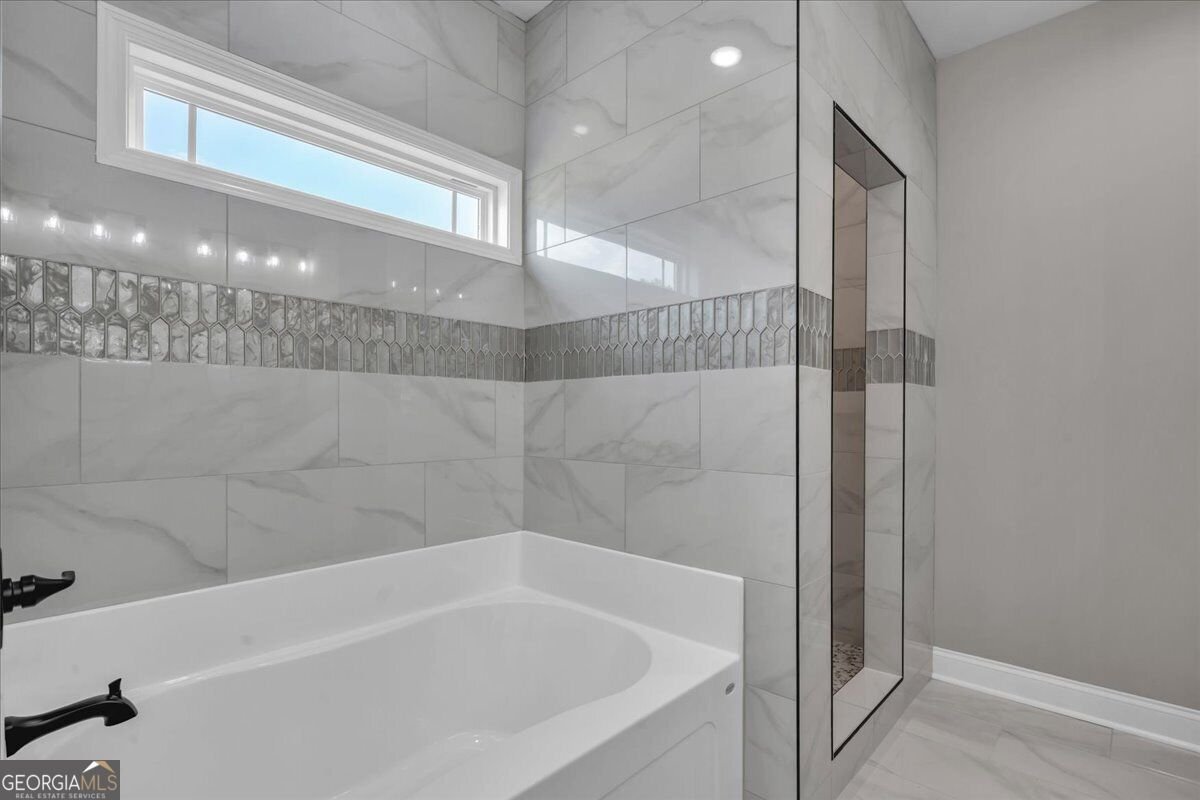 212 Eric Court Byron - Photo 40