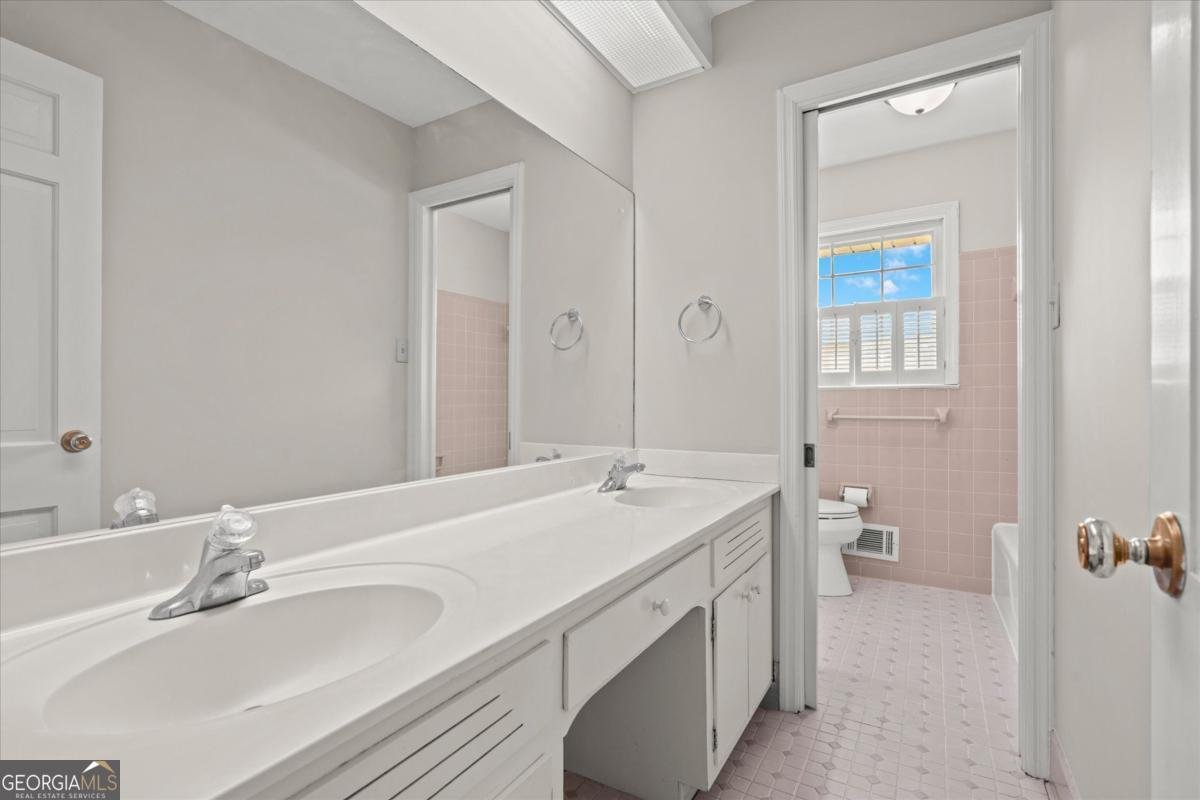 6312 Cornelia Drive Douglasville - 25