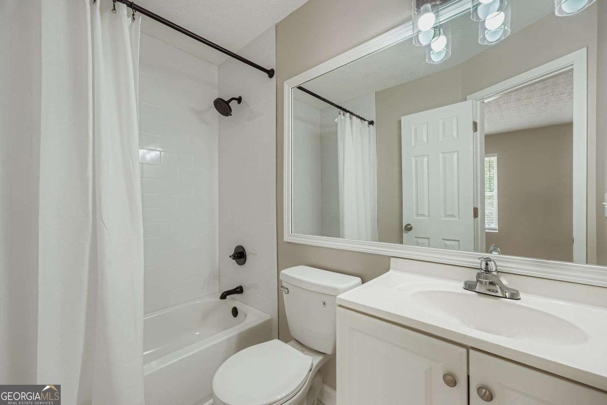 2892 Aspen Woods Entry Atlanta - 3
