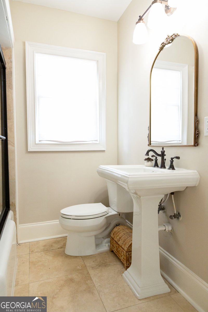 2609 Hilton Avenue Columbus - 23