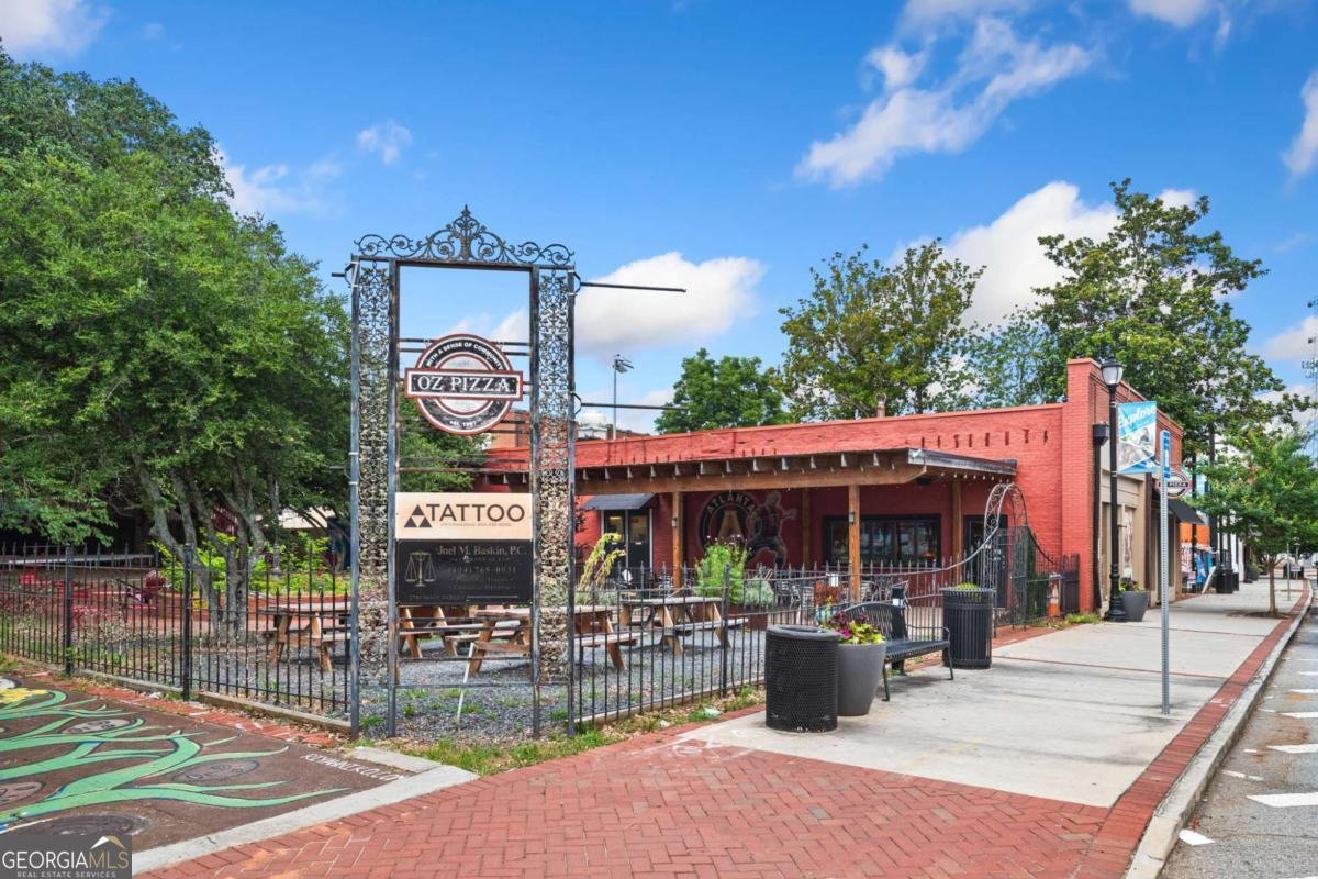 1315 Camelot Drive Atlanta - 19