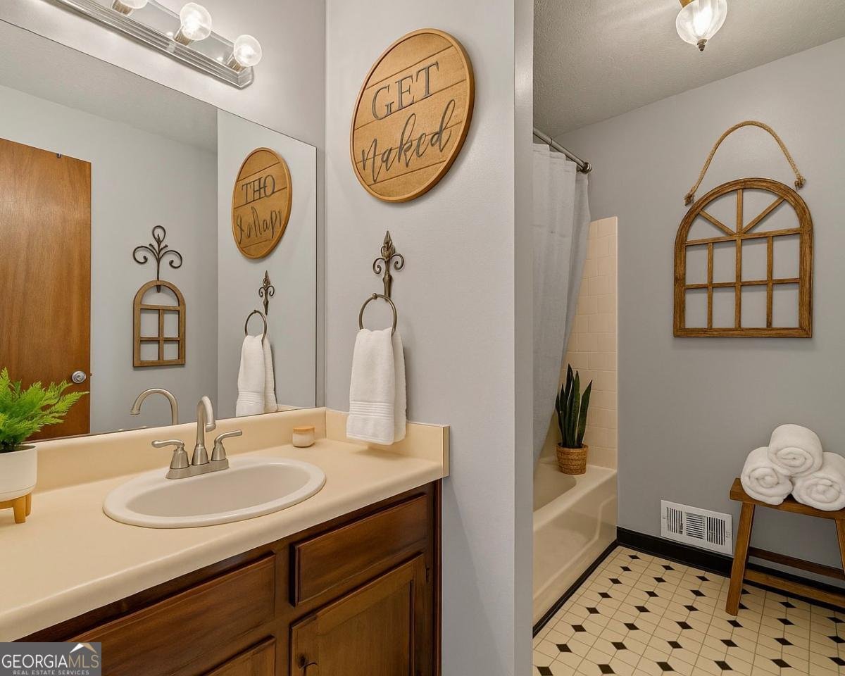 629 Silver Trace Court Woodstock - 38