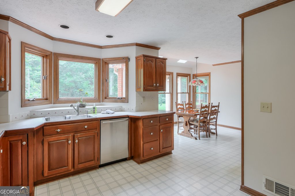 2701 Gardenwood Court Lilburn - 10