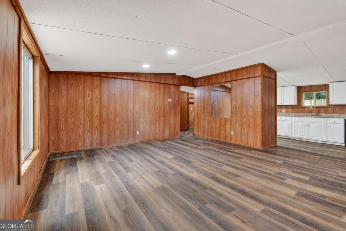216 SPRUCE Lane Cornelia - 10