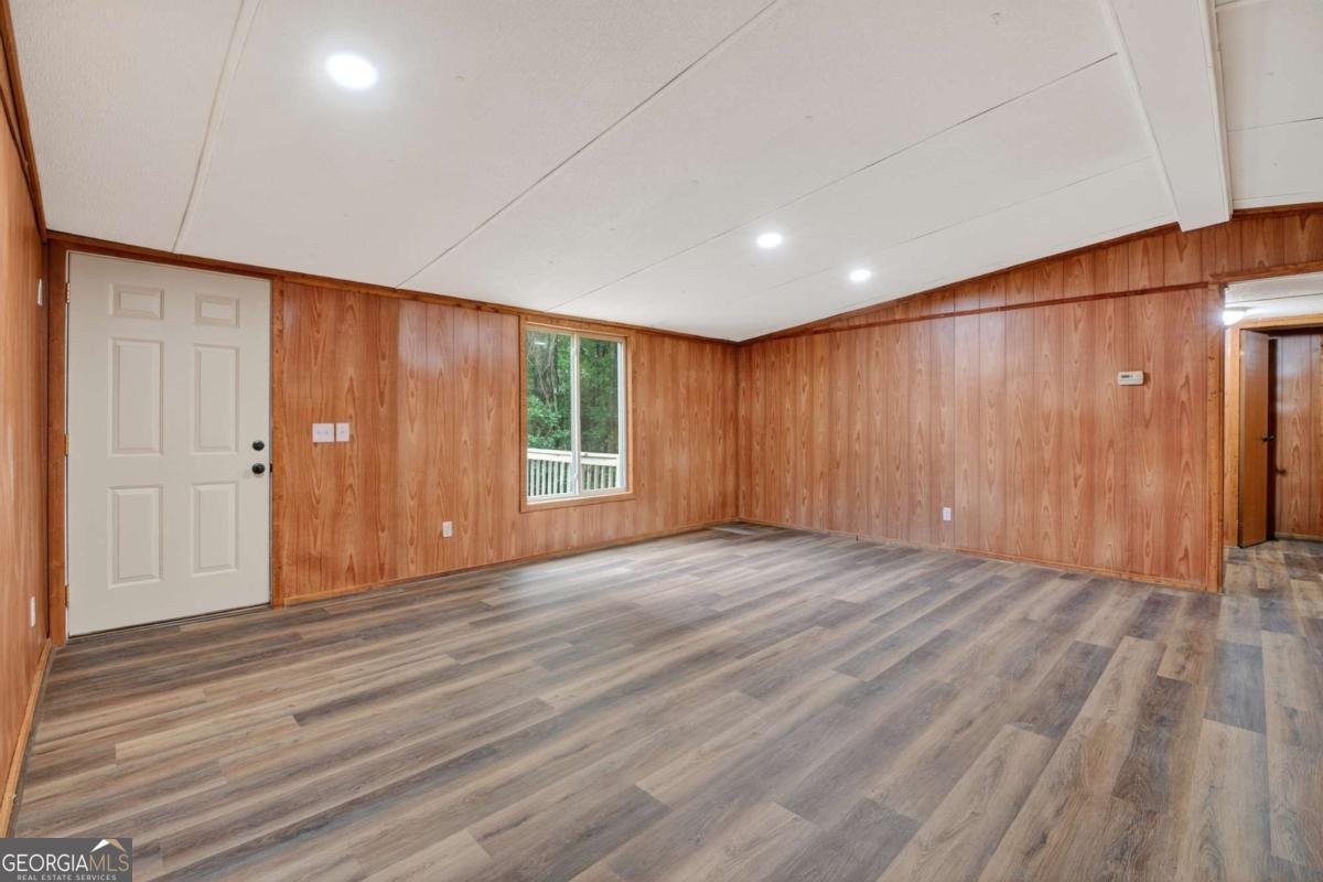 216 SPRUCE Lane Cornelia - 11