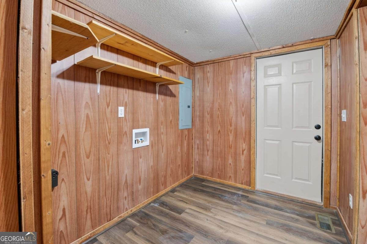 216 SPRUCE Lane Cornelia - 17