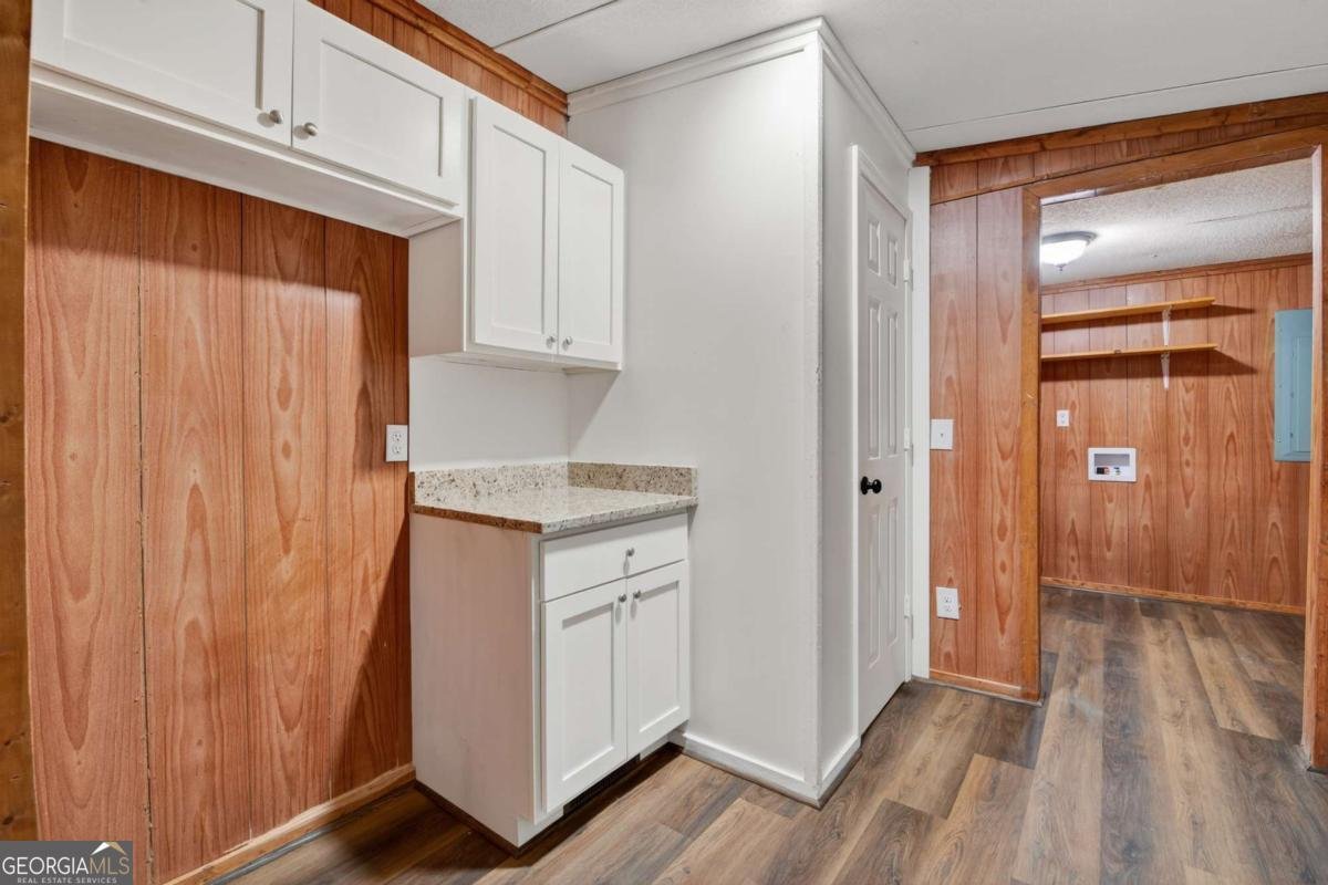 216 SPRUCE Lane Cornelia - 21