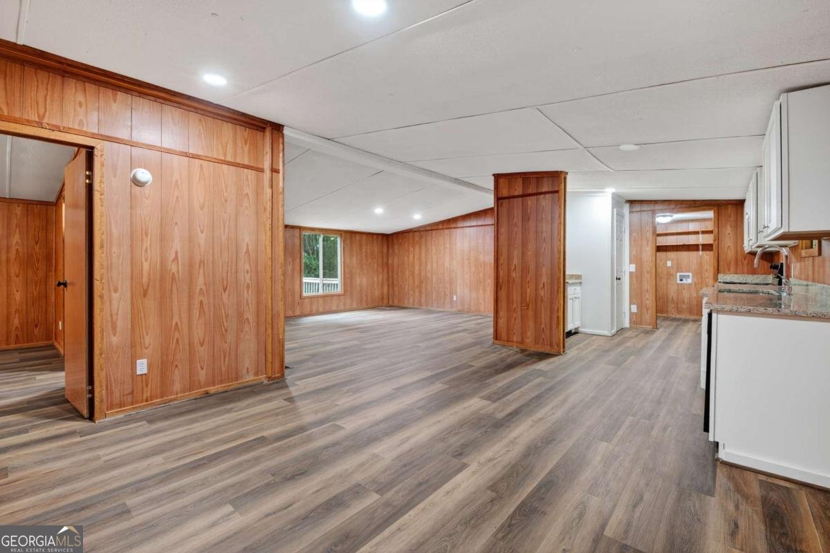 216 SPRUCE Lane Cornelia - 23