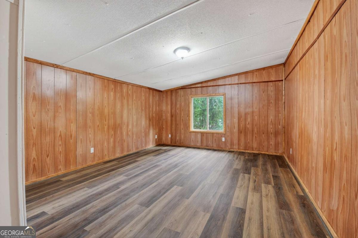 216 SPRUCE Lane Cornelia - 24