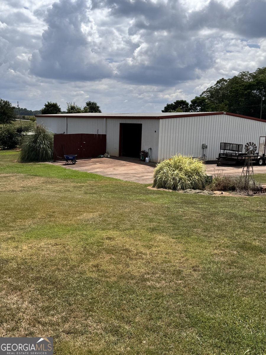 495 Hanley Rd. Hull - 3
