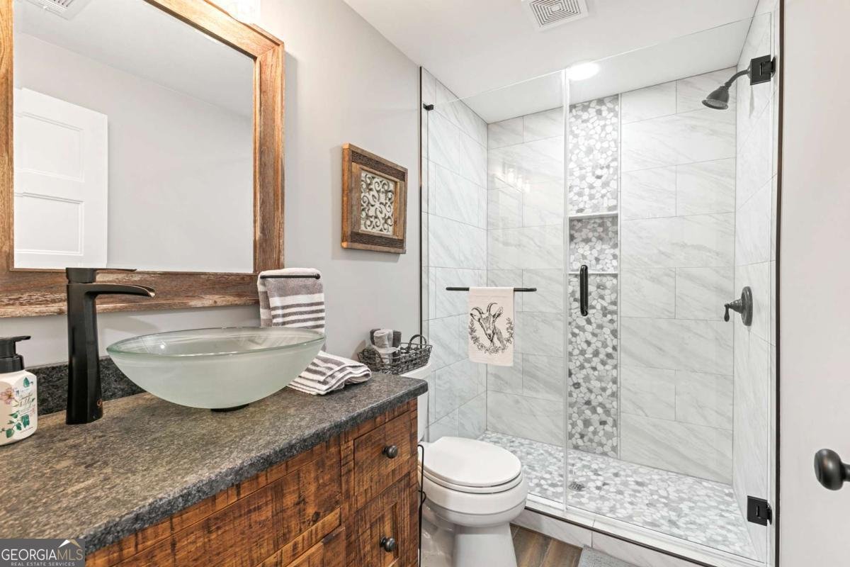 151 Wilshire Drive White - 14
